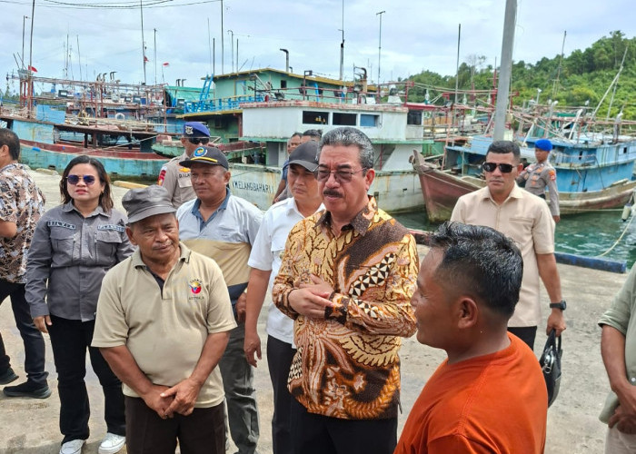 Gubernur Lewerissa Tinjau Pelabuhan Dobo