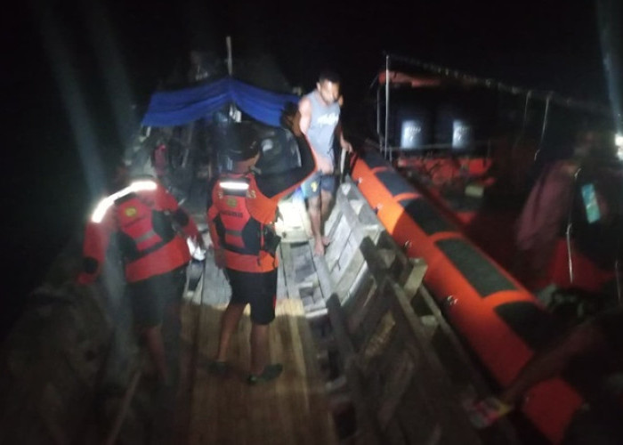 Sembilan Warga Aru Dievakuasi dari Kapal Mati Mesin  