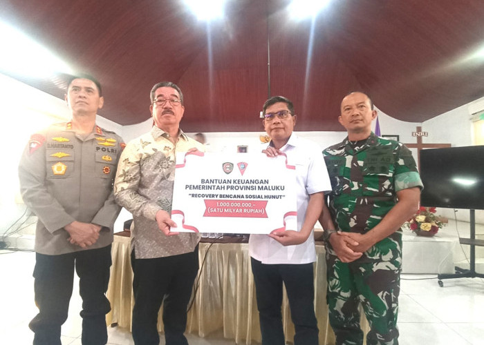 Gubernur Maluku Salurkan Rp2 Miliar Bantuan Sosial untuk Korban Hunuth dan Masihulan