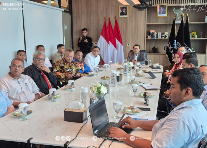 Wali Kota Ambon Serahkan Proposal Ekonomi Kreatif ke Menekraf untuk Perkuat Status City of Music