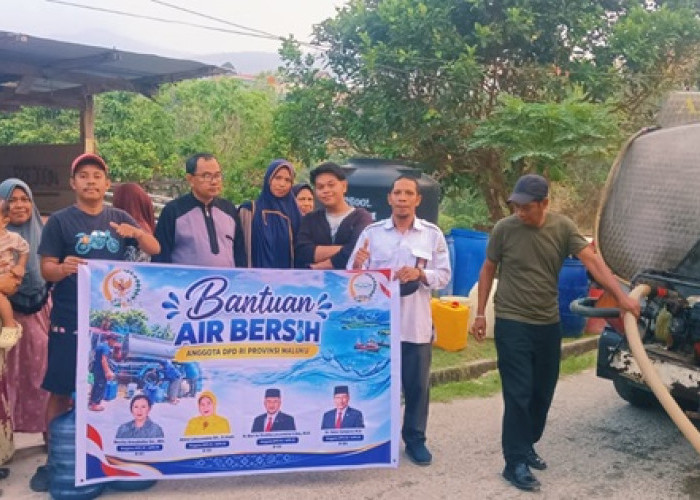 DPD RI Beri Bantuan Air Bersih Bagi Warga Lorong Putri