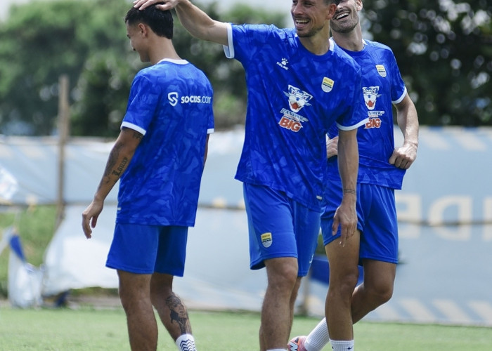 Thom Haye dan Eliano Reijnders Antusias Jalani Latihan Perdana, Siap Debut Bersama Persib Hadapi Persebaya