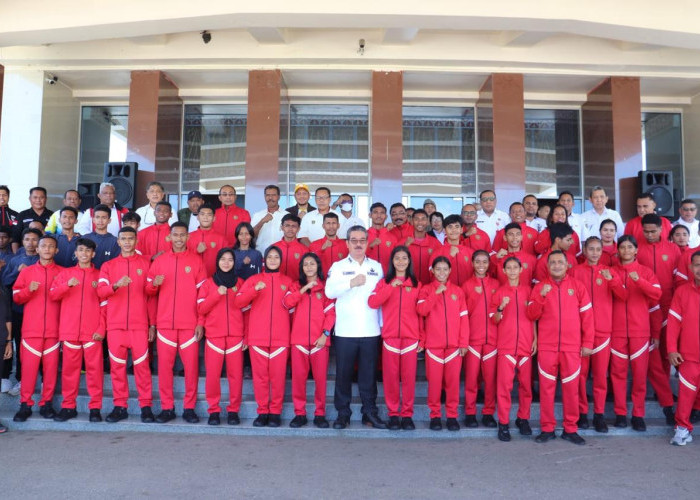 Gubernur Maluku Lepas Kontingen Popnas XVII dan Peparpenas XI Menuju Jakarta