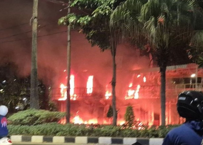 Ini Daftar 7 Halte di Jakarta yang Dibakar Massa 