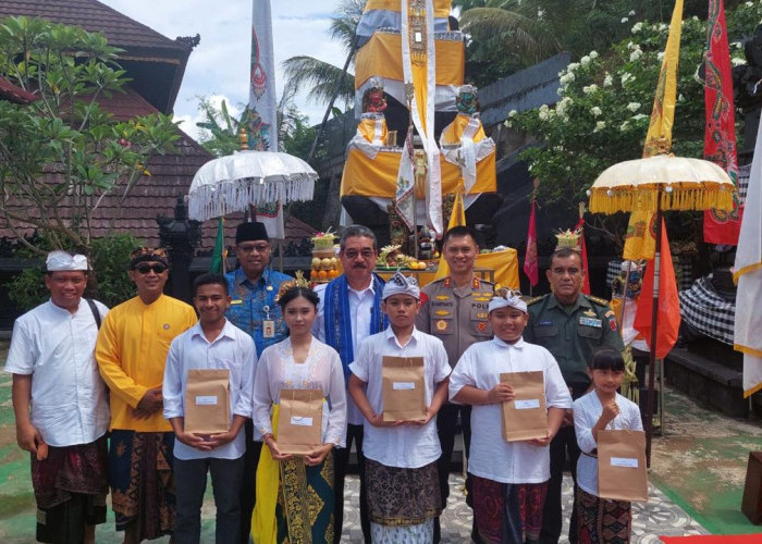 Gubernur Maluku Hadiri Galungan dan Resmikan Candi Bentar di Pura Siwa Stana Giri Ambon