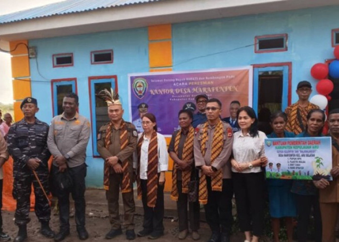 Bupati Kepulauan Aru Resmikan Rumah Adat dan Kantor Desa Kalar Kalar 