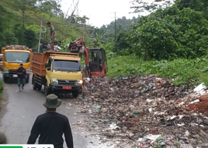 Pemkot Ambon Keruk 12 Ton Sampah di Kawasan Arbes