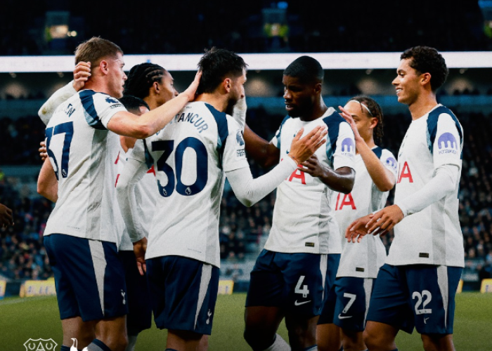 Tottenham Bungkam Everton 3-0, Van de Ven Cetak Dua Gol di Anfield