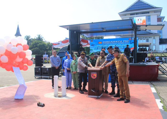 Wagub Maluku Buka Pasar Murah Dalam Rangka HUT TNI di Ambon﻿