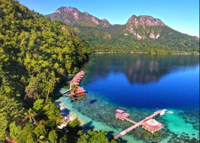 Balai Taman Manusela Revitalisasi Fasilitas Kawasan Pantai Ora Maluku 