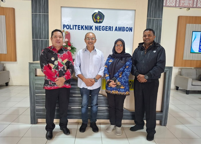 Optimalisasi Energi Terbarukan,  Polnam Bangun Lampu Jalan berbasis Tenaga Surya di Negeri Ameth dan Titawaai