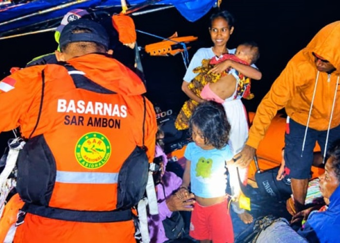 Tim SAR Evakuasi 15 Penumpang Kapal Kayu yang Alami Mati Mesin di Kepulauan Aru