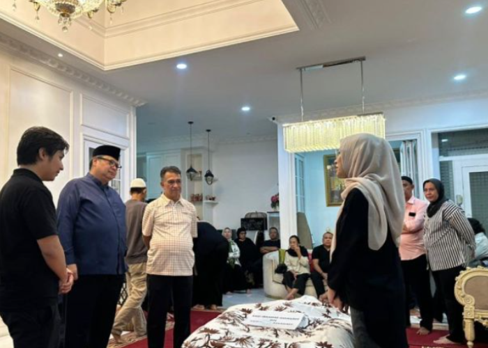 Menko Airlangga Melayat Alm Said Assagaff di Rumah Duka: Beliau Sosok yang Baik, Ikhlas Berjuang