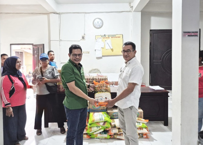 Reses, Andi Rahman Salurkan Sembako Bagi Korban Kebakaran Batu Merah