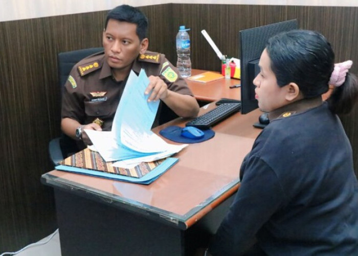 Berstatus Tersangka Dugaan Penipuan Hingga Mangkir 110 Hari, Pegawai Kejari Aru Dipecat Tidak Hormat 