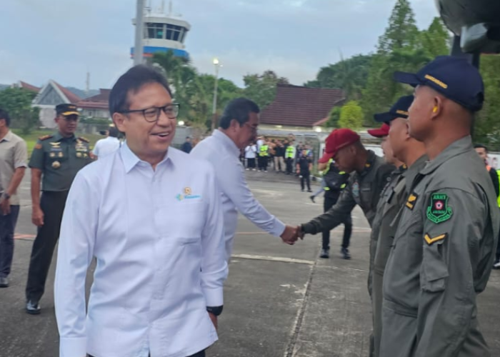 Gub Maluku Sambut Kedatangan Menteri Kesehatan  Budi Gunadi di Bandara Pattimura Ambon
