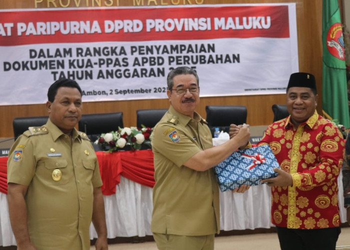 Gubernur Maluku Serahkan Dokumen KUA-PPAS Perubahan APBD 2025 ke DPRD