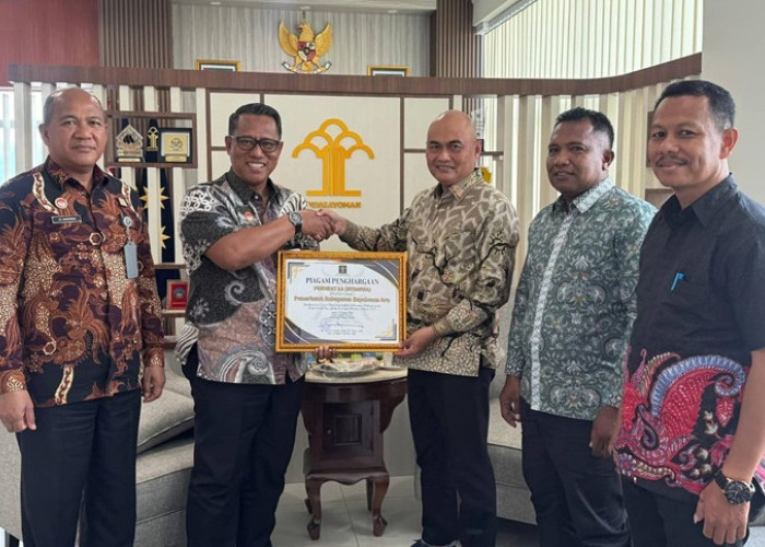 Pemkab Aru Terima Penghargaan dan Kantor Kemenkumham