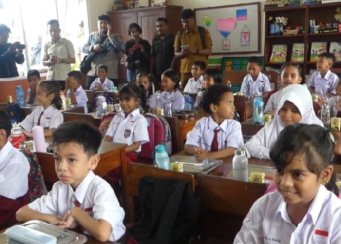 Menteri Bappenas Tinjau Program Makan Bergizi Gratis di Ambon