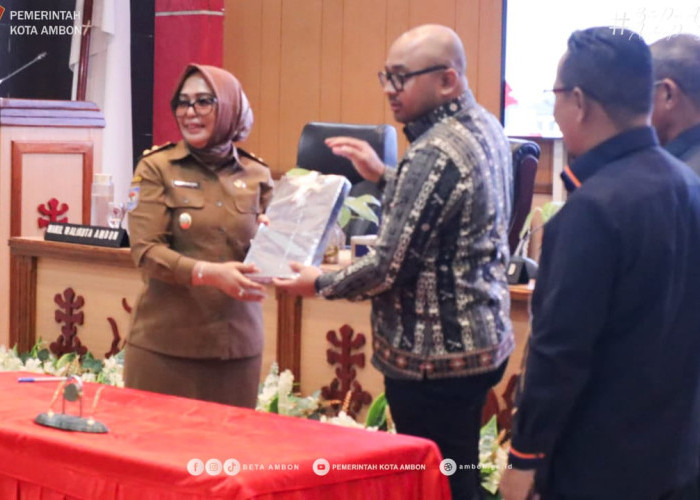 Wawali Ambon Paparkan Ranperda Penyertaan Modal dan KUA-PPAS 2026 di Rapat Paripurna DPRD