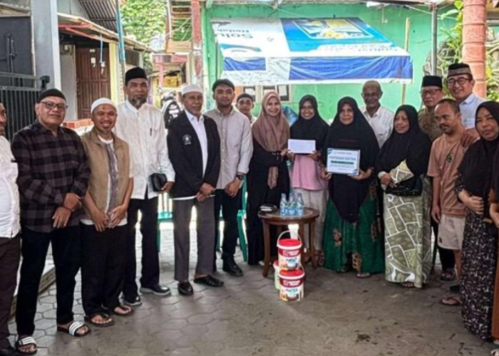 Masjid Raya Al Fatah Ambon Salurkan Bantuan Korban Kebakaran di Gang Banjo Batu Merah
