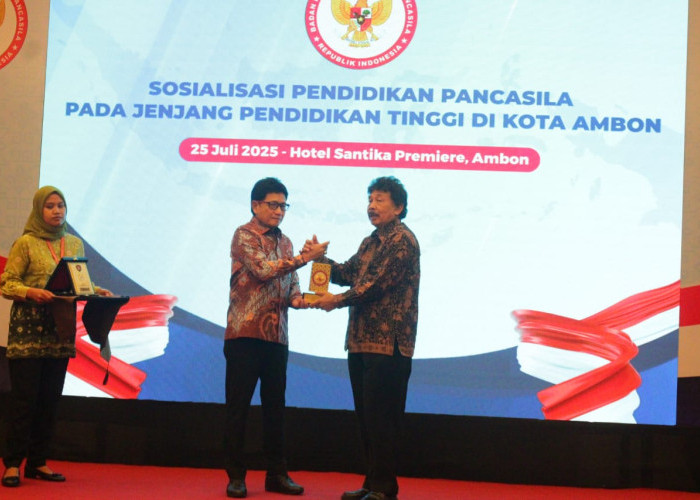 Sekda Maluku Buka Akseptasi Rancangan Usulan Capaian Pembelajaran Mata Kuliah