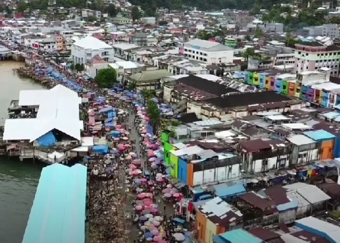 Wali Kota Ambon Pimpin Langsung Penertiban Pasar Mardika dari PKL Bandel