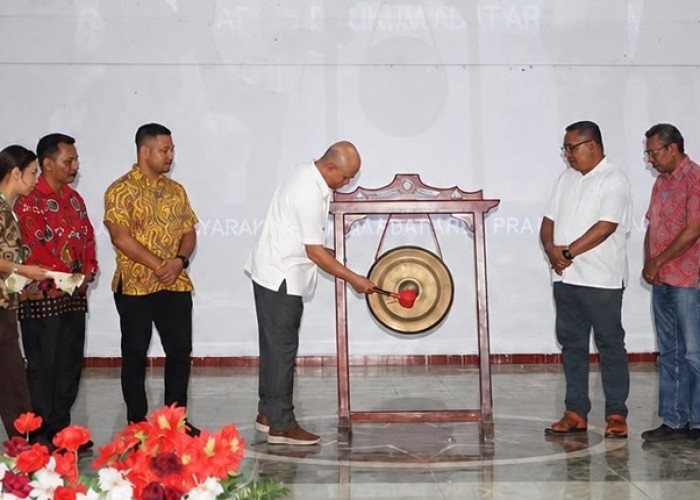 Bupati Kaidel Tutup Pra MUsyawarah Masyarakat Hukum Adat