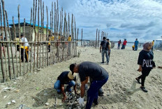 Jumat Bersih, Pemkab Aru Bersih-bersih Pantai dan Lingkungan Warga