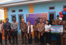 Bupati Kepulauan Aru Resmikan Rumah Adat dan Kantor Desa Kalar Kalar 