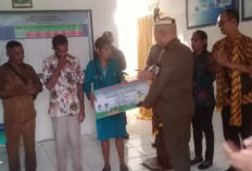 Dorong Kemandirian Ekonomi Desa, Bupati Kepulauan Aru Serahkan Bantuan Pertanian di Desa Marafenfen