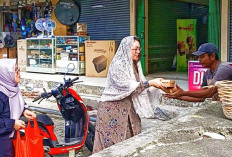 PKK Kota Ambon dan Majelis Taklim Al Madinah Berbagi Ratusan Takjil 