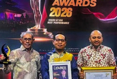 Ketua DPRD Ambon Terima 2 Penghargaan Seven Media Asia Award 2026