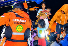 Tim SAR Evakuasi 15 Penumpang Kapal Kayu yang Alami Mati Mesin di Kepulauan Aru