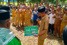 Sambut Idul Adha, Pemkab Kepulauan Aru Serahkan Enam Hewan Kurban 