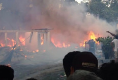 Belasan Kios di Pasar Piru Terbakar