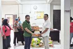 Reses, Andi Rahman Salurkan Sembako Bagi Korban Kebakaran Batu Merah