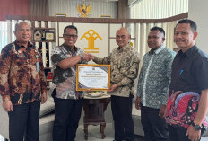 Pemkab Aru Terima Penghargaan dan Kantor Kemenkumham