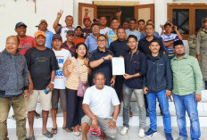 Perusahaan Galian C Ditutup, Puluhan Sopir Truck Seruduk DPRD Kota Ambon